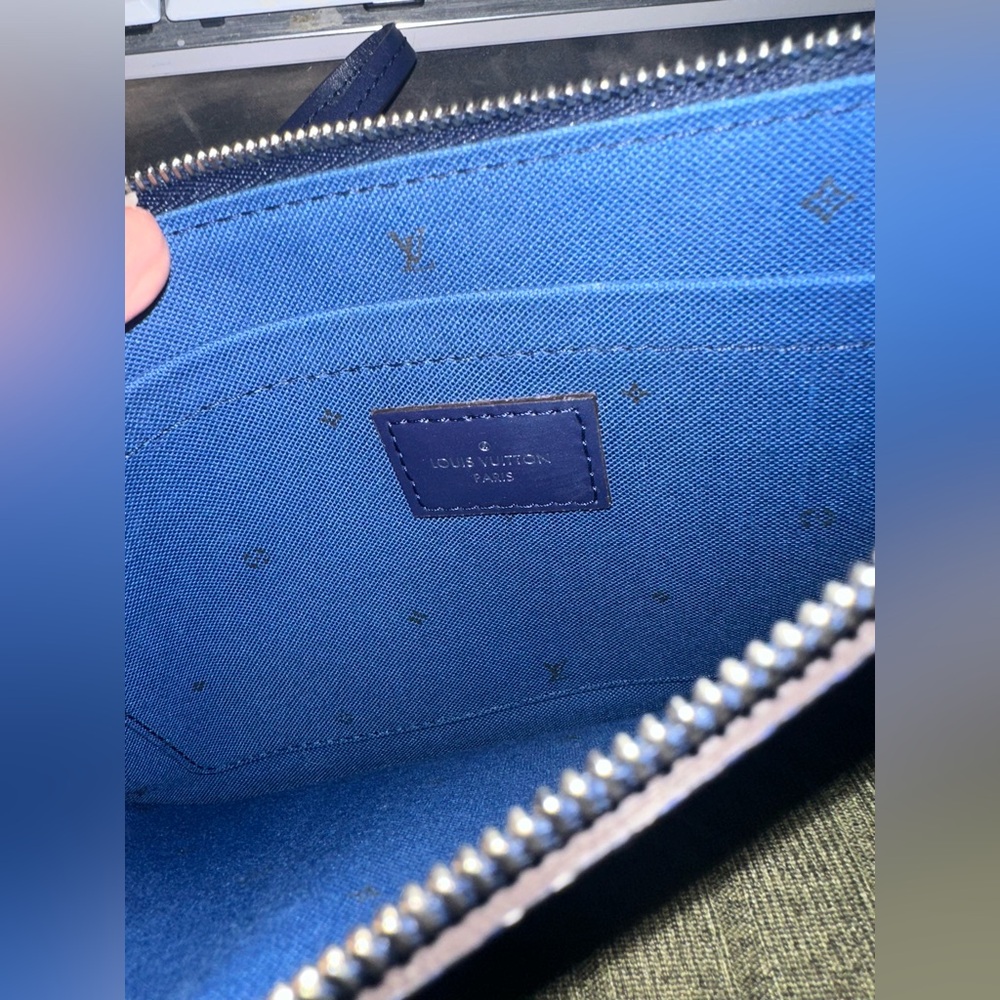 ❤️‍🔥SOLD❤️‍🔥Louis Vuitton blue escale neverfull pouch - Picture 3 of 3